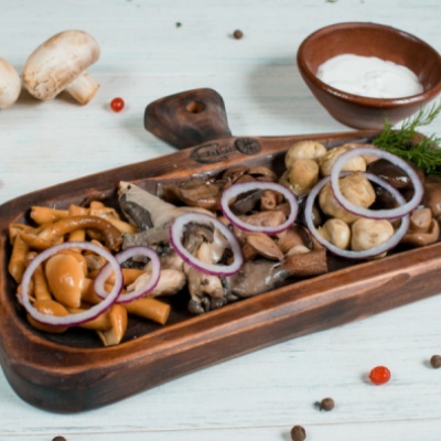 Ассорти из маринованных грибов