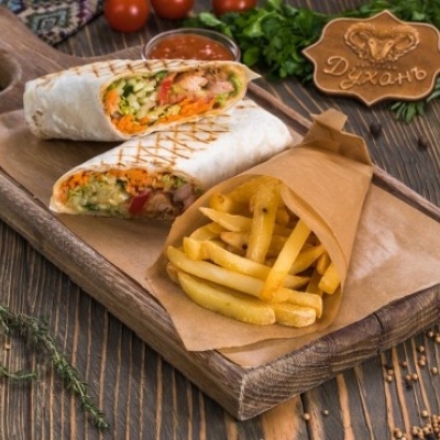 Шаурма с курицей и картофелем фри