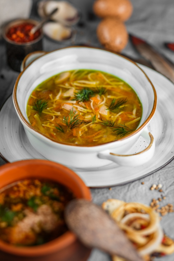 Суп-лапша с курицей и белыми грибами