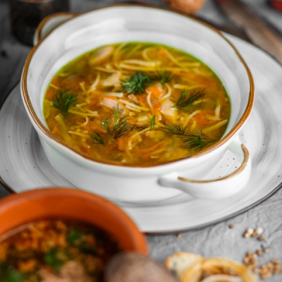 Суп-лапша с курицей и белыми грибами