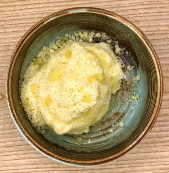 Картофельное пюре с трюфельным маслом и пармезаном