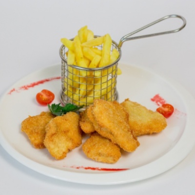 Куриные наггетсы с картофелем фри