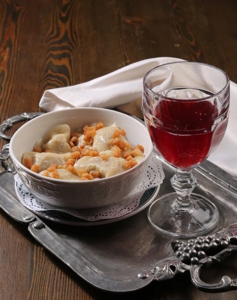 Вареники с квашеной капустой и шкварками