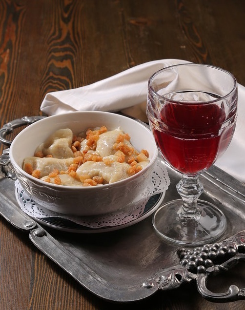 Вареники с квашеной капустой и шкварками