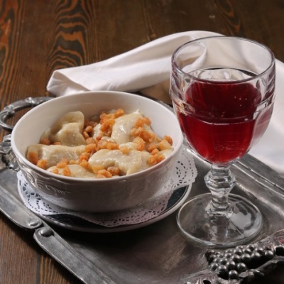 Вареники с квашеной капустой и шкварками
