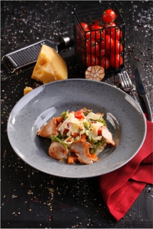 Салат цезарь с курицей