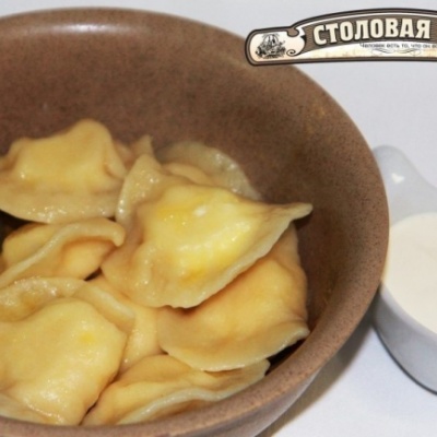 Вареники с домашним сыром и сметаной
