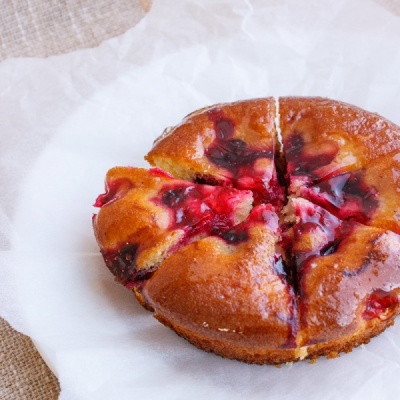 Пай с черной и красной смородиной