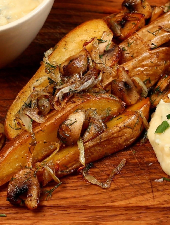 Картофель жареный с грибами и луком