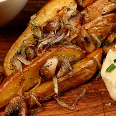 Картофель жареный с грибами и луком