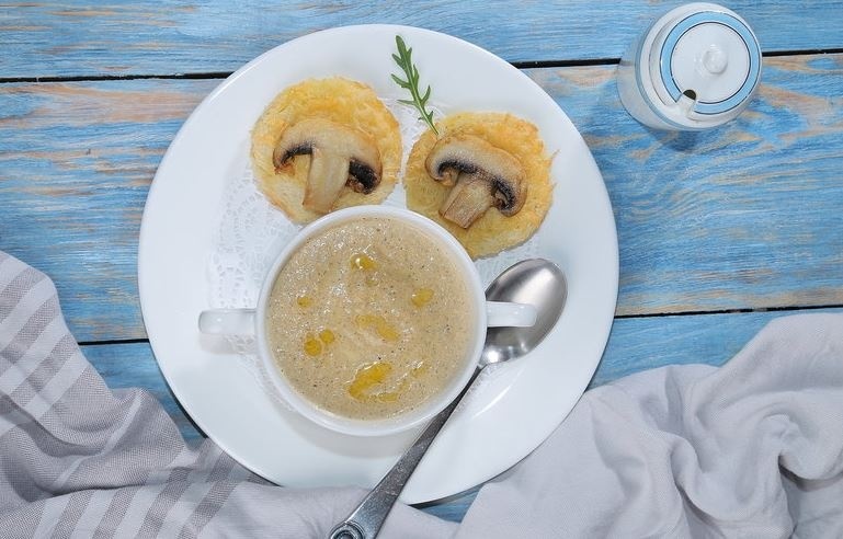 Суп-пюре грибной с гренками