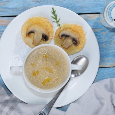 Суп-пюре грибной с гренками