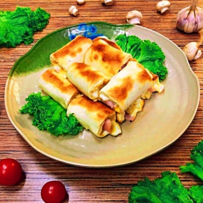 Ветчина, ананас консервированный, сыр Гауда