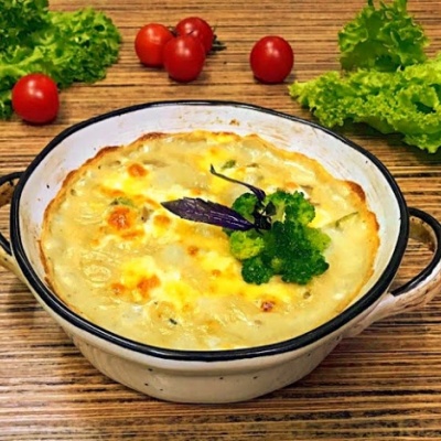 Коктейль из морепродуктов (мидии, кальмары), грибы шампиньоны и брокколи