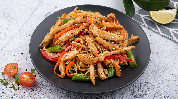 Лапша яичная с двойной курицей под соусом терияки