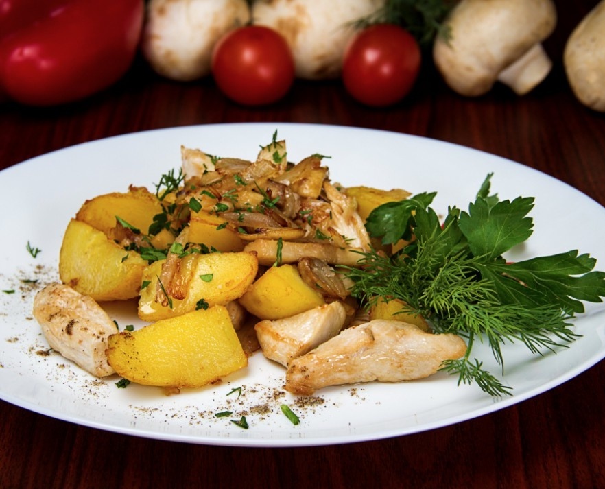 Жаркое с курицей и грибами