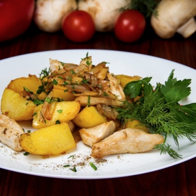Жаркое с курицей и грибами