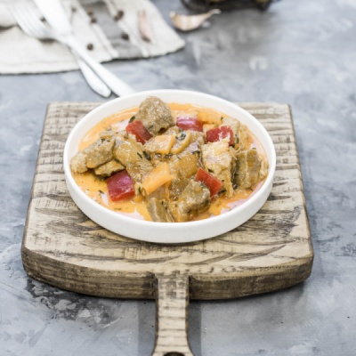 Гуляш из свинины с овощами