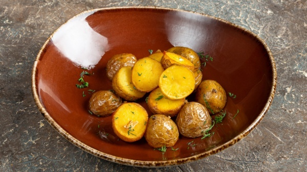Картофель черри с думбой и чесноком