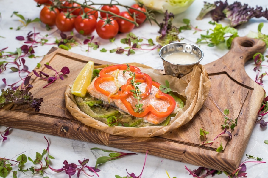 Кижуч с овощами