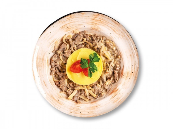 Бефстроганов с грибами и картофельным пюре