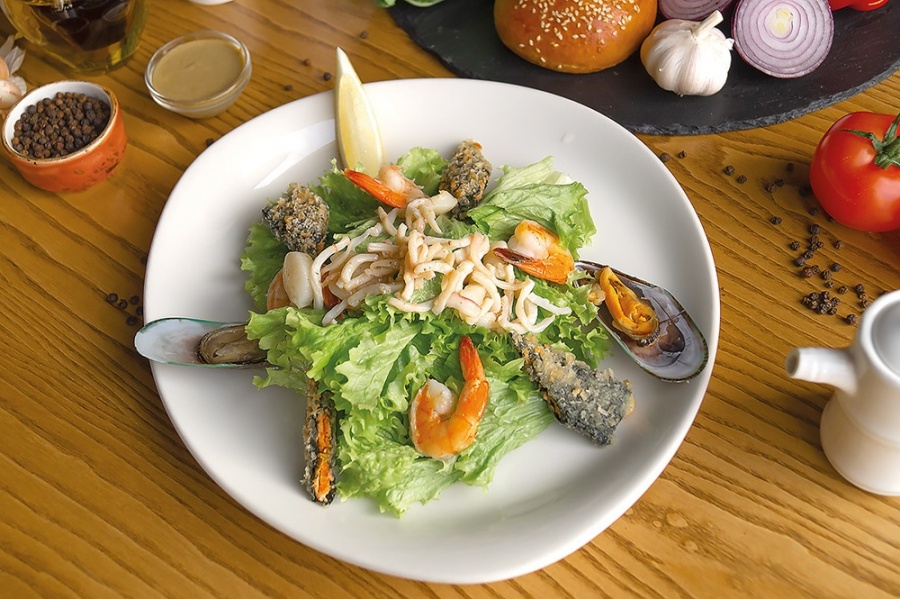Салат с морепродуктами