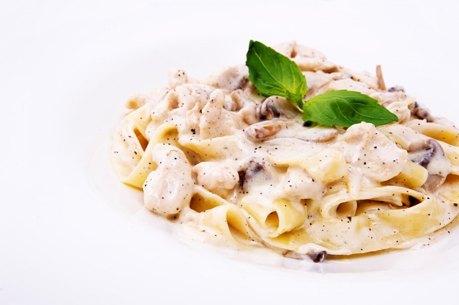 Паста с курицей и грибами