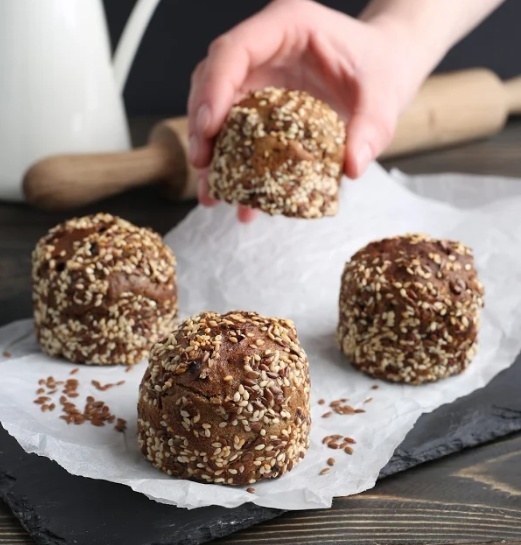 Булочка Немецкая с черносливом и изюмом