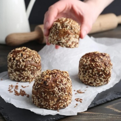 Булочка Немецкая с черносливом и изюмом