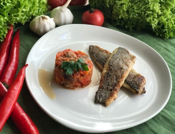 Филе сибаса с овощами