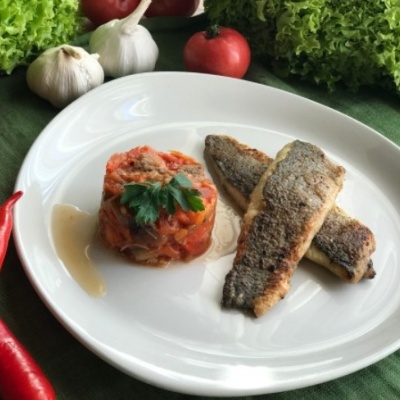 Филе сибаса с овощами