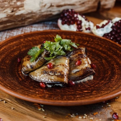 Жареные баклажаны с орехами