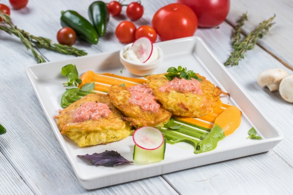 Драники картофельные с муссом из лосося