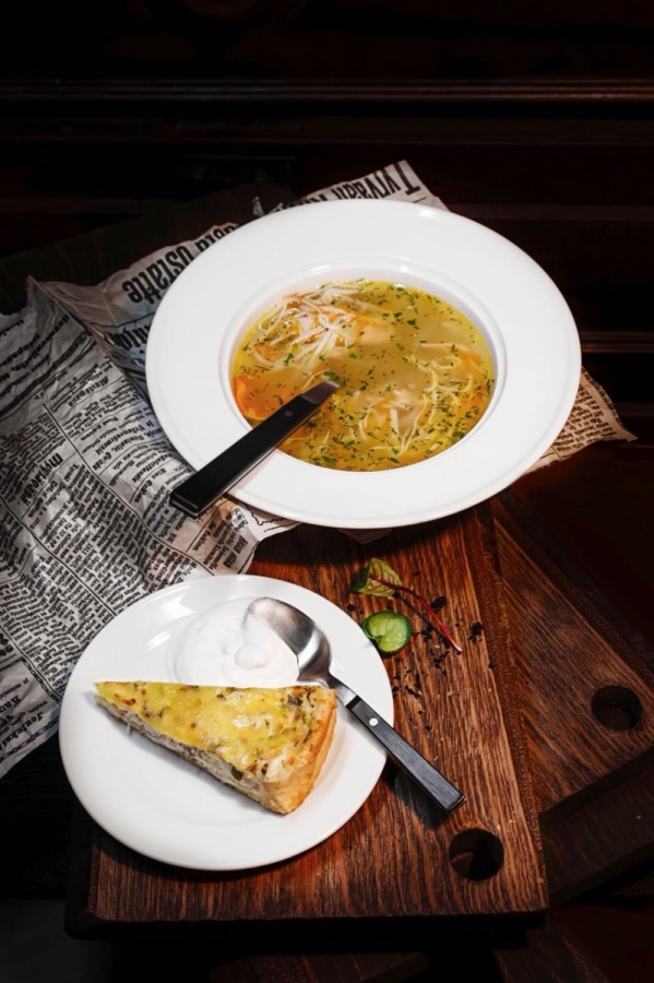 Домашняя лапша с куриными потрошками и крылышком