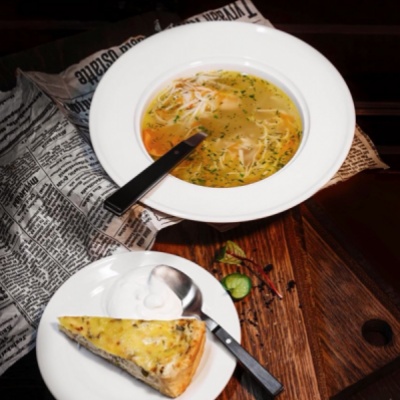 Домашняя лапша с куриными потрошками и крылышком