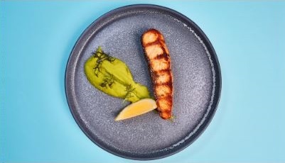 Лосось филе с кремом из горошка (редис)