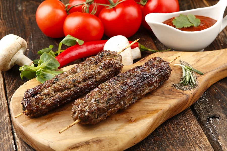 Люля-кебаб из баранины и курицы