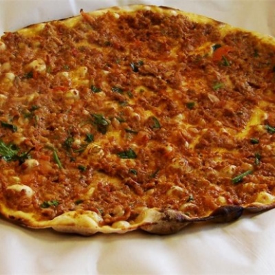 Ламаджо с говядиной и сыром