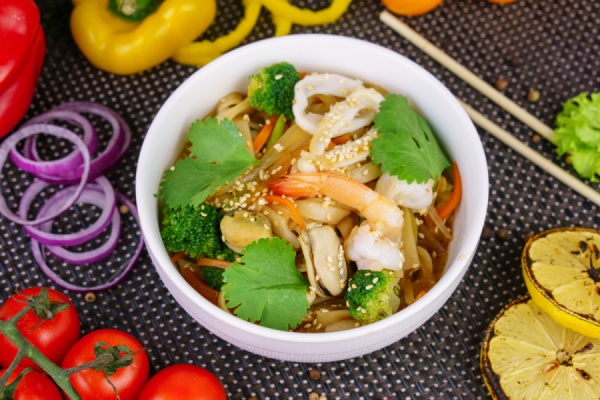 Wok-лапша с морепродуктами