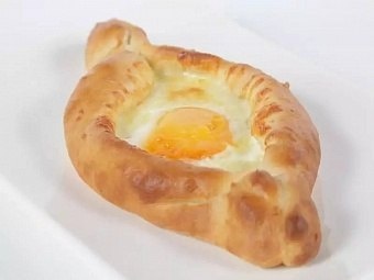 Хачапури по-аджарски (с одним яйцом)