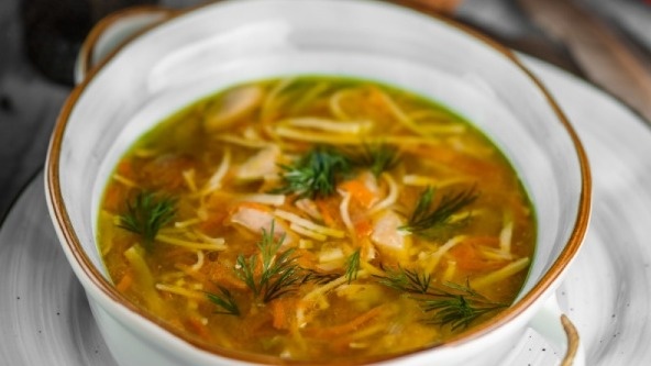 Суп-лапша с курицей и белыми грибами