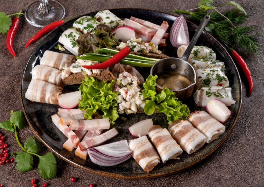 Ассорти из кубанского сала с горчицей