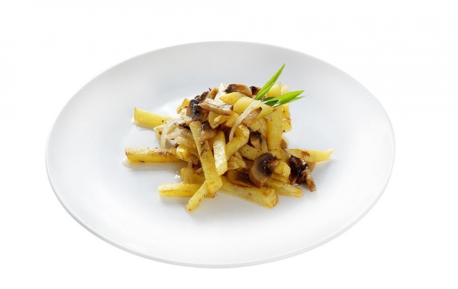 Картофель жаренный с луком и грибами