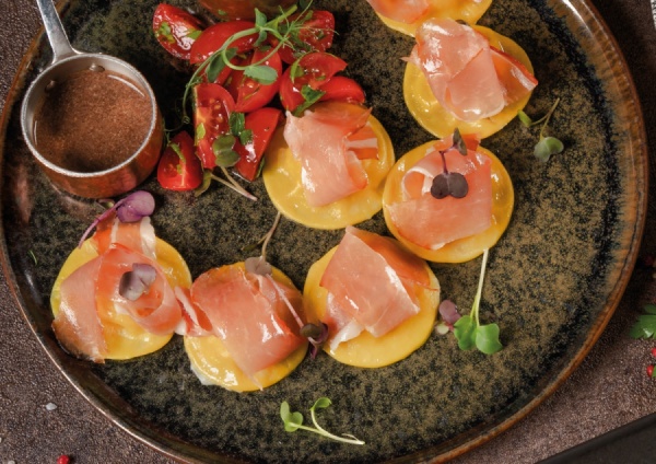 Равиоли с вяленым мясом и картофельным муссом