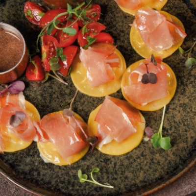 Равиоли с вяленым мясом и картофельным муссом