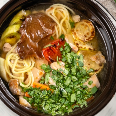 Лапша «Набэ» с кальмаром, курицей и овощами
