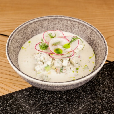 Окрошка с бедром цыпленка
