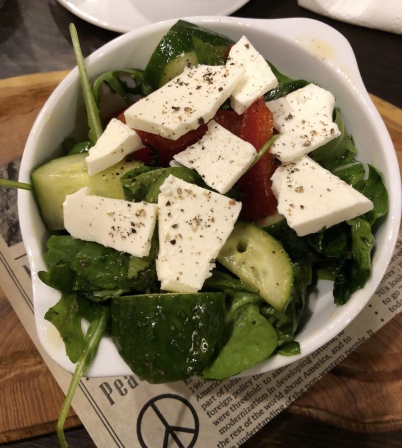 Овощной салат с сыром фета