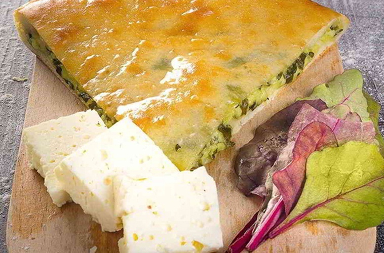 Пирог с сыром и свеклой