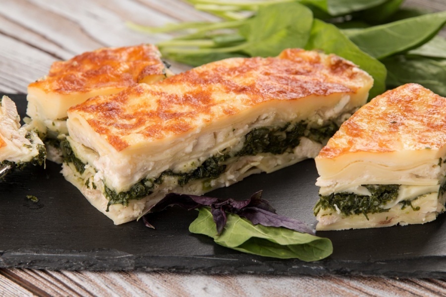 Лазанья с курицей и шпинатом